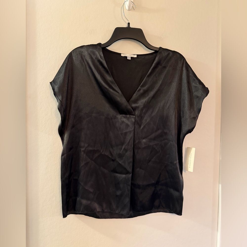 NWT Tash + Sophie Black Satin V-Neck Dolman Sleeve Blouse - Size Medium